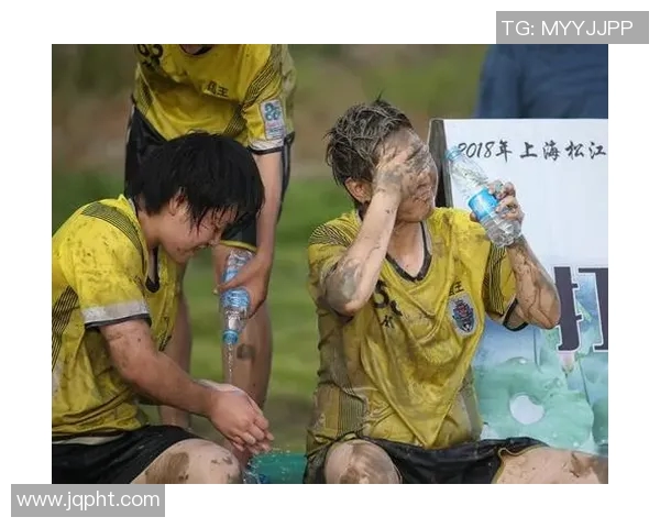 女足沙滩足球队集训热火朝天展现青春风采与团队精神