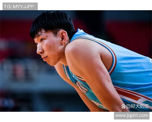 周琦篮板表现出色助力球队胜利展现内线统治力与防守能力