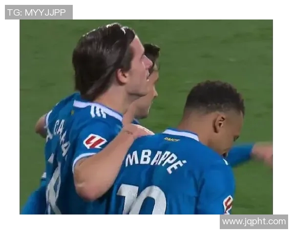 皇马逆袭巴萨登顶西甲榜首之争进入白热化阶段